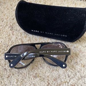 MARC BY MARC JACOBS SUNGLASSES 🕶